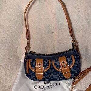Coach Ashton denim bag
Shoulder strap and crossbody